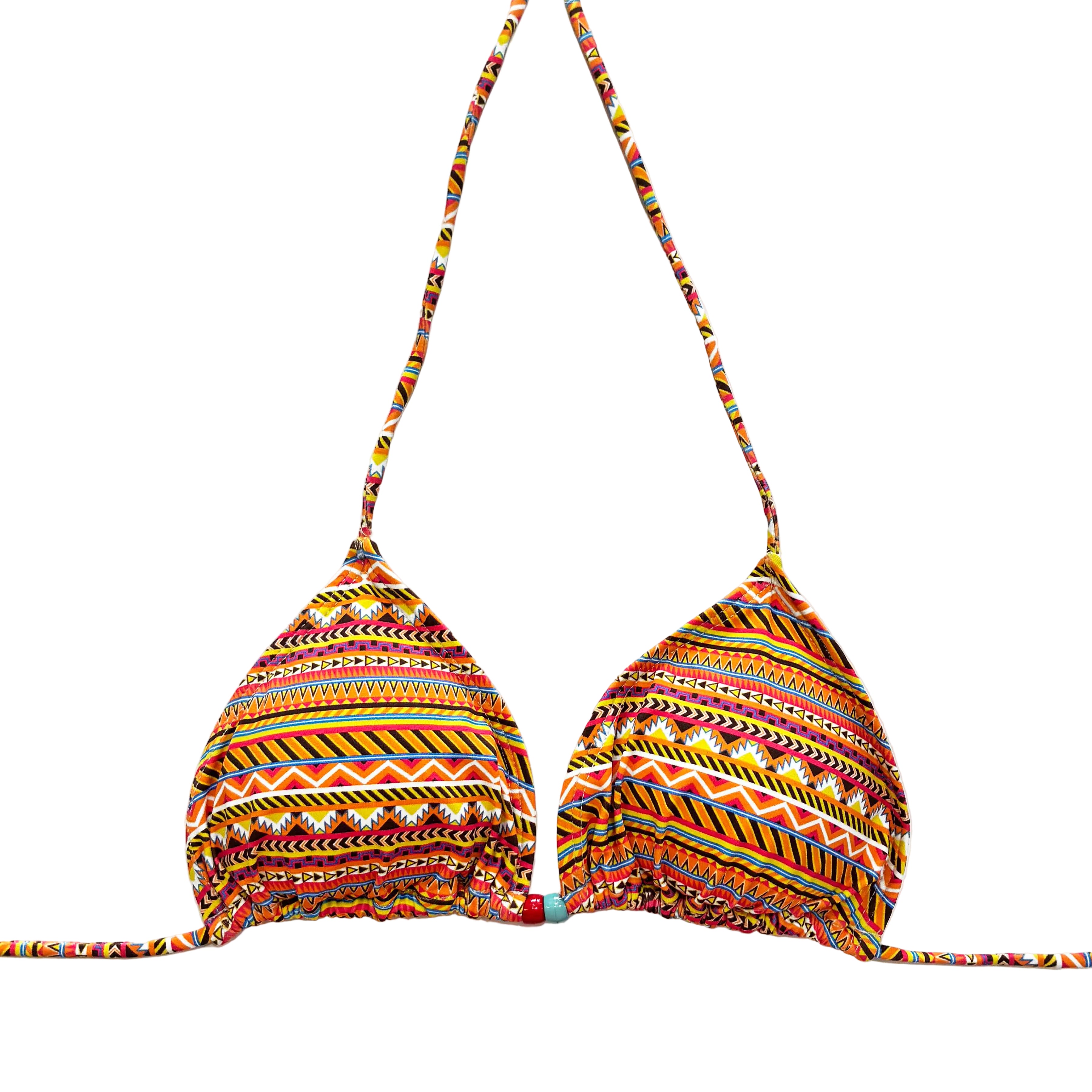 Top de bikini de triángulo con estampado geométrico tribal en colores naranja, amarillo y azul.