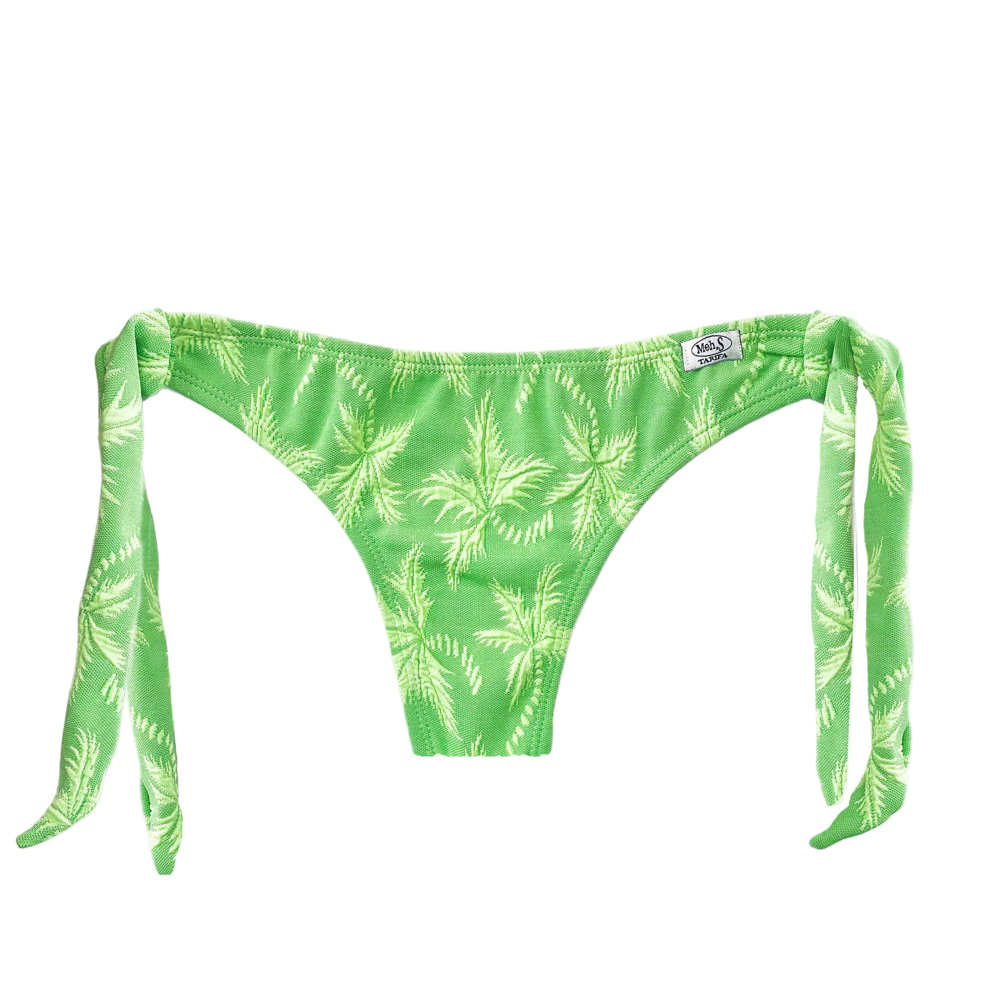 Braga de bikini brasileña regulable con estampado de palmeras en color verde lima, detalle de lazo lateral y textura de toalla.