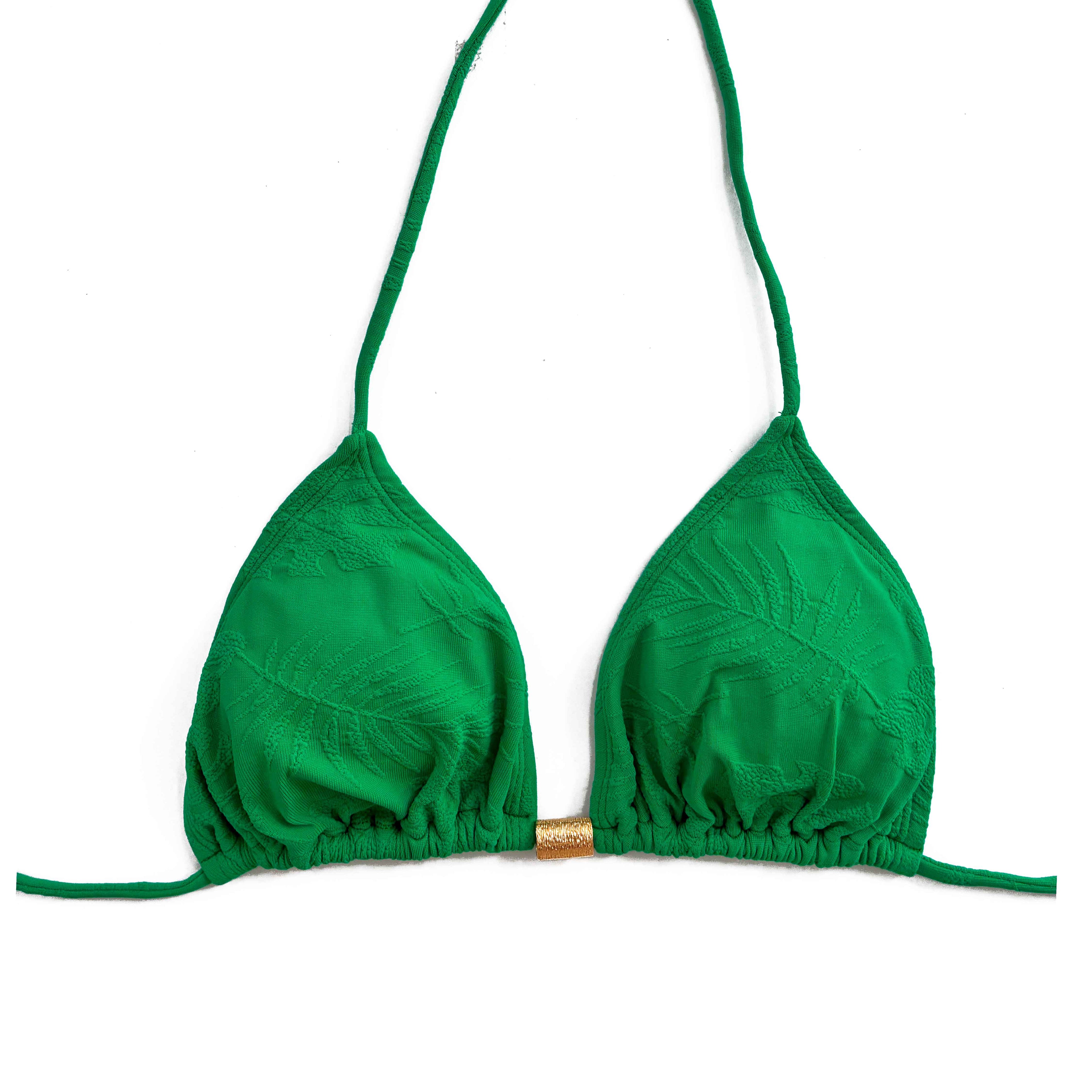Top de bikini de triángulo cortina en color verde esmeralda con tejido texturizado de palmeras y detalle de pieza dorada central.
