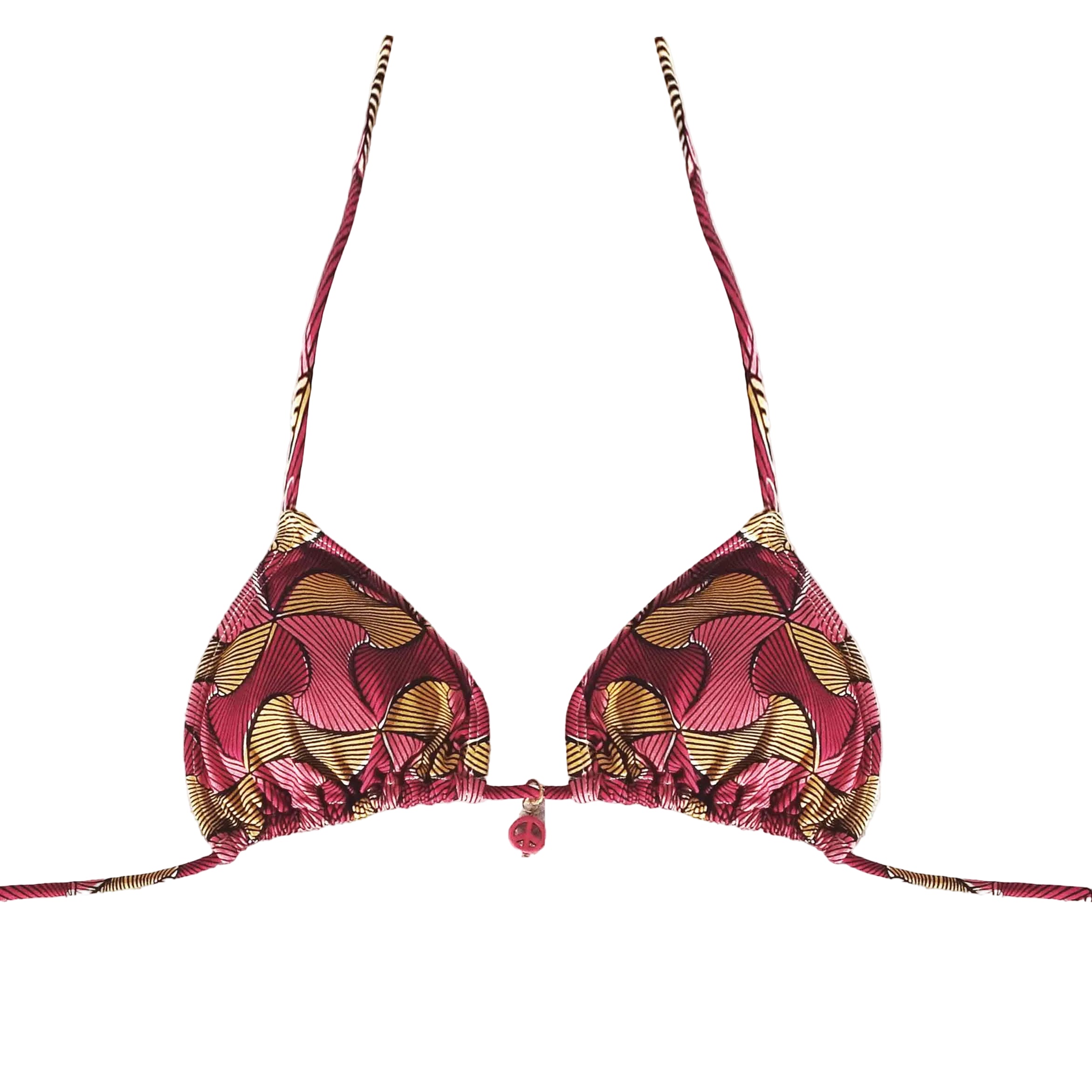 Top de bikini artesanal en forma de triángulo con estampado geométrico tribal en tonos rojos, ocres y amarillos.